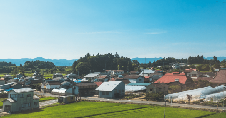 地域や収入で生ずるデジタルデバイド、「デジタル田園都市国家構想」で悪循環を断ち切れるか
