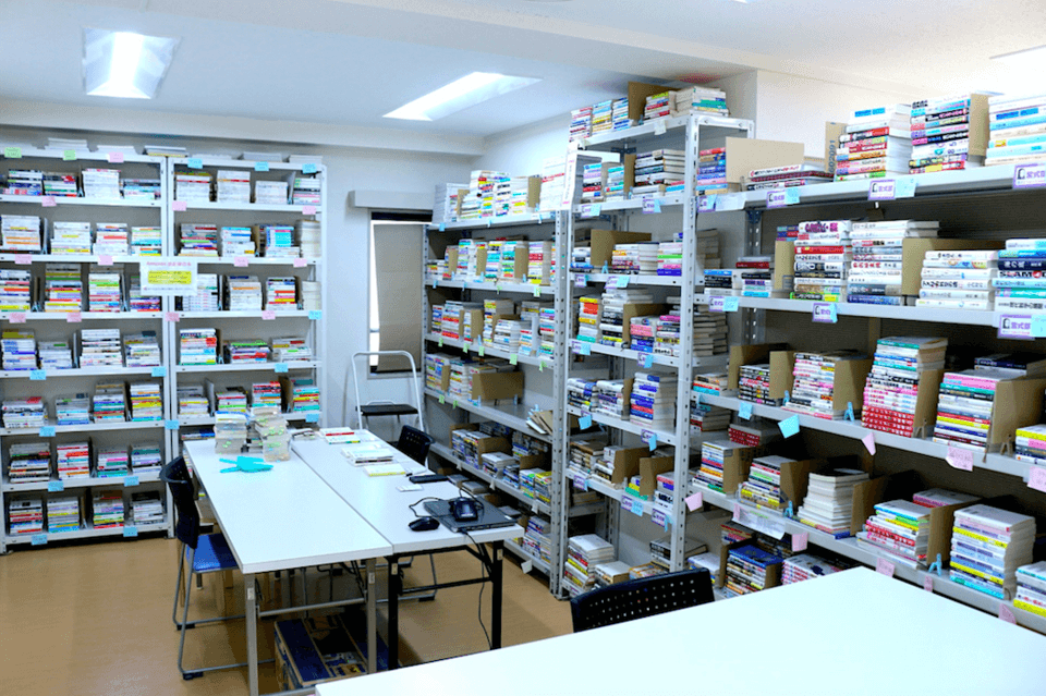 一般社団法人「sorairolink」の就労継続支援B型事業所「plans(プランズ)」では、同じ土俵とパートナーシップを結び、2018年4月から古本検品業務を開始した