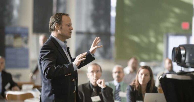 企業ユーザー会のメリットとは？ – 2つの事例、交流を深めた情報交換で課題解決