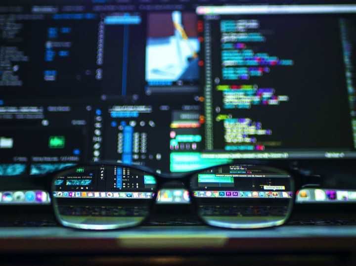 シンクライアントとは？背景・メリット・実装方式・課題