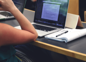 派遣労働者の教育訓練はなぜ必要？法改正で義務化された内容・策定ポイント