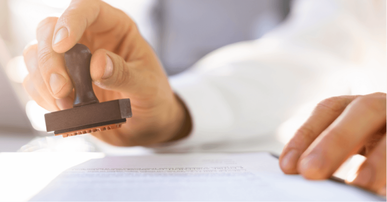 契約書に押印は必要？捺印との違いや正しい押印のルールについて