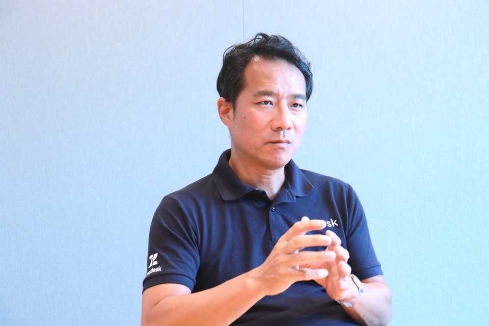 インタビューに答える森氏