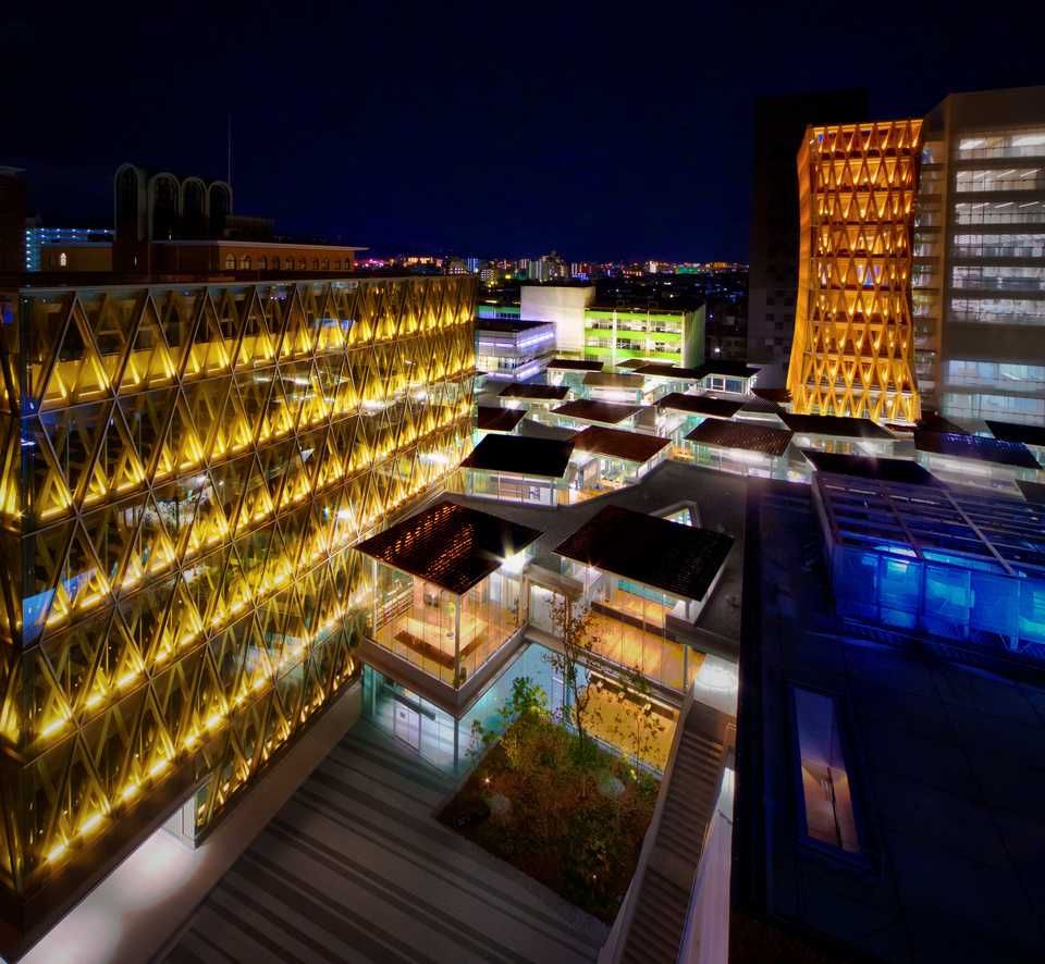 近大のキャンパスは建物が新しく、とてもオシャレで綺麗でした