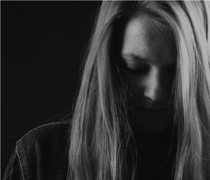 ネガティブの意味とは | ネガティブ思考（マイナス思考）のメリット・デメリットと変える方法