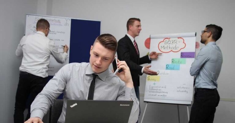 プロジェクトマネージャー（プロマネ）とは？資格や向いてる人・役割・年収