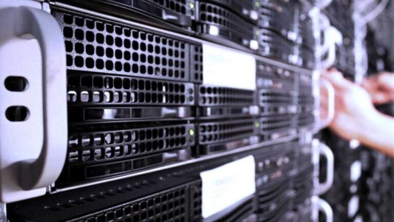 ファイルサーバーとは？機能＆NASとの違いをわかりやすく解説