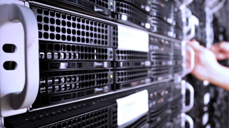 ファイルサーバーとは？機能＆NASとの違いをわかりやすく解説