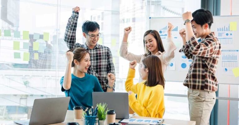 従業員満足度を改善する7つの取り組み│満足度向上事例も紹介