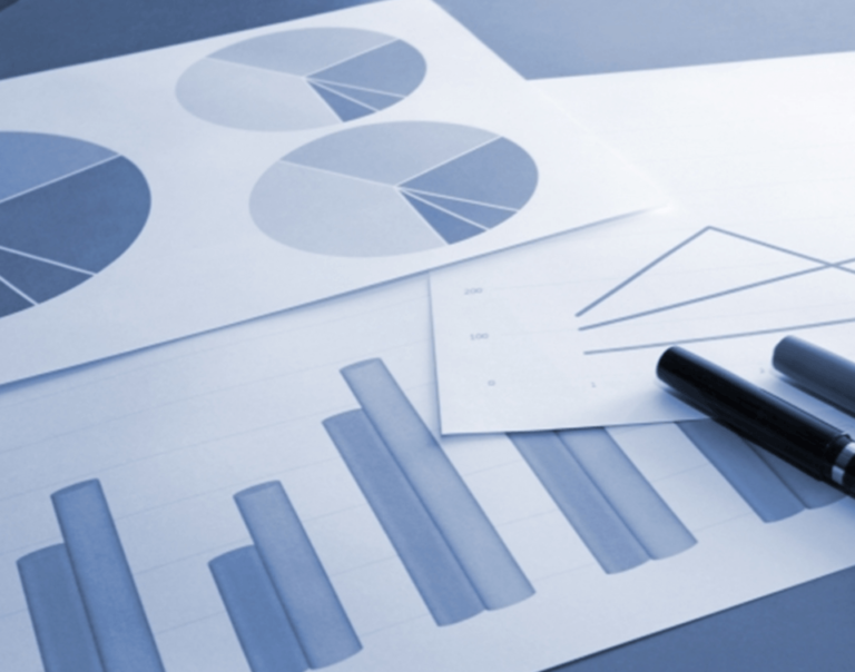 アドホック分析とは？意味や特徴、他の分析手法もまとめて比較解説