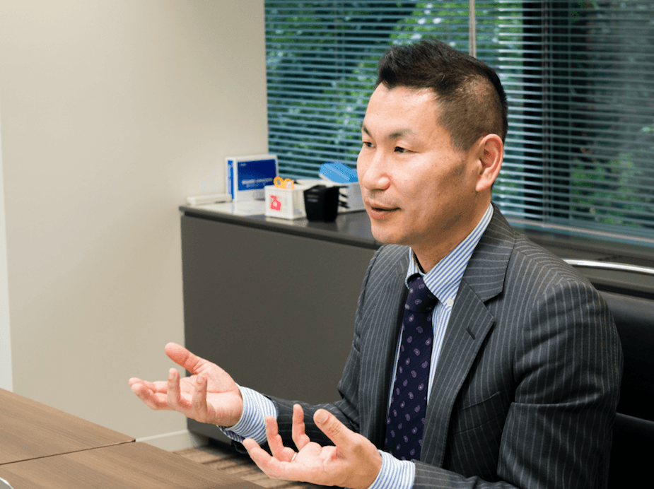 まだ購入準備が整わない顧客を育成するためには、MAシステムによって顧客の適合性と行動を評価し、有望なリードの属性を判断する。こういった使い方を、社内で自然に浸透させる必要がある