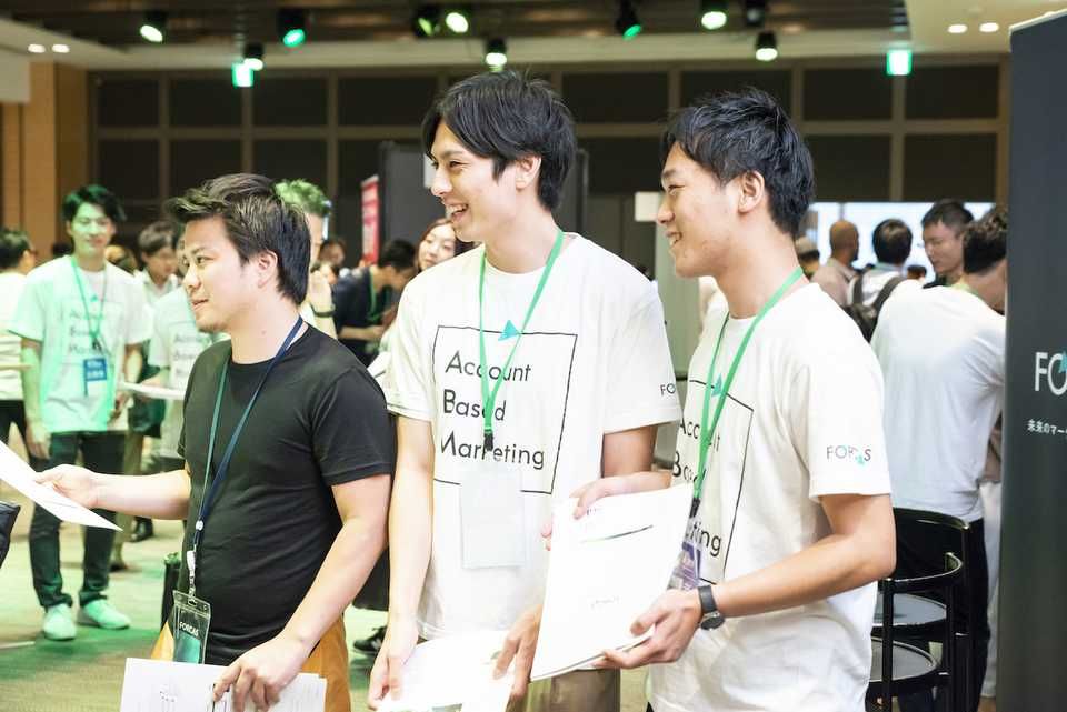 自社サービスを来場者にPR SCTX2019展示ブースで自社サービスをPRするようす