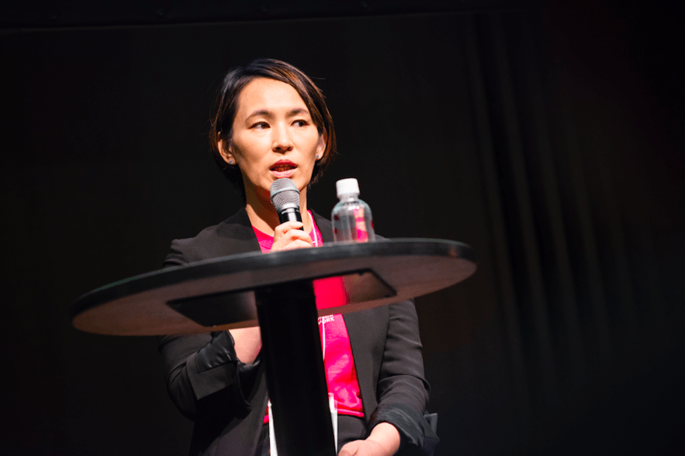 セールスフォース カルデラ久美子氏。同社の200名を超える大規模なインサイドセールスについて語った。