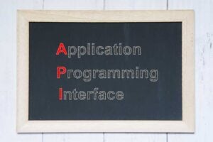 APIとは？連携の具体例・メリット・実装手順を紹介