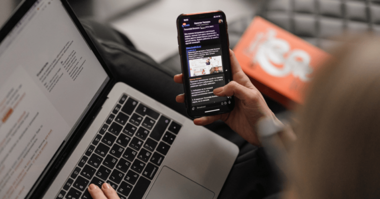 無料で使えるおすすめのWeb社内報4選！ツールの特徴と選ぶ際のポイントを解説！