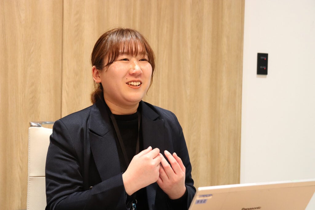 インタビュー風景_小関氏